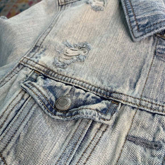 Women’s American Eagle Denim Jean Jacket Cropped Medium Distressed Light Wash - Picture 4 of 7